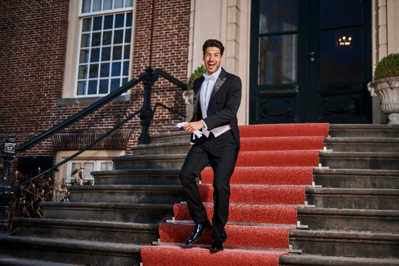 gala-suit-happy-stairs