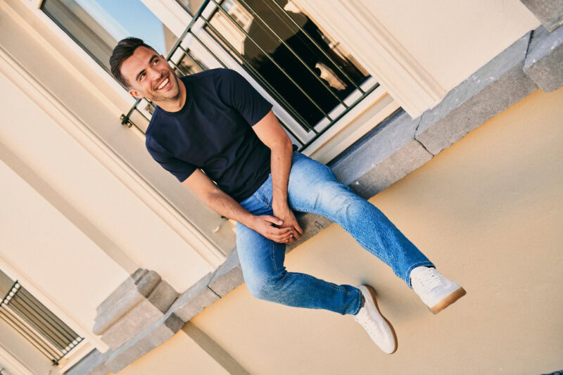 hero-washing-jeans